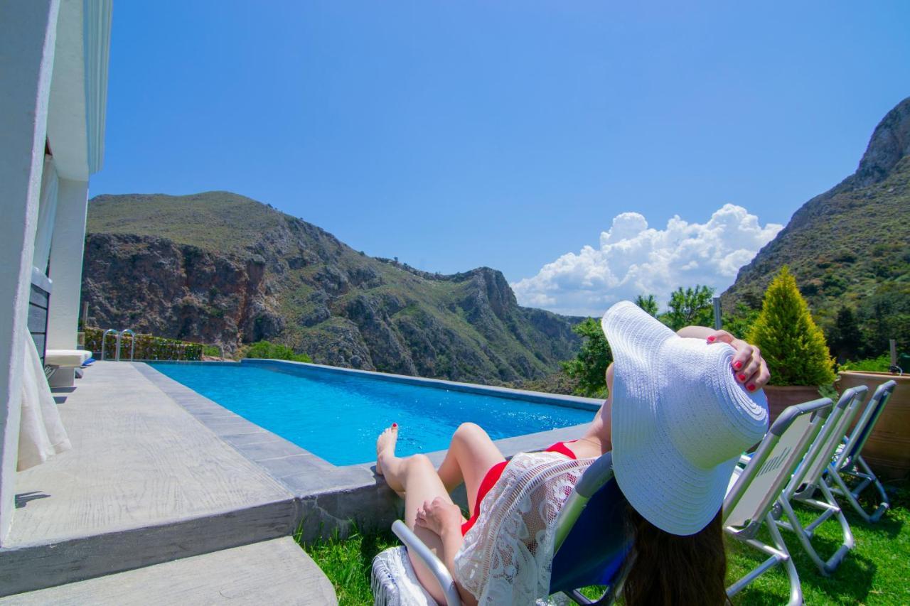 Heated Private Ozone Salt Pool, Jacuzzi, Cinema Inside & Outside, Ping Pong, Billiard, Ps5, Playground, Giant Chess, Giant Monopoly, Table Football, 3X Surround Sound - Villa Rokka Luxe Kíssamos Exterior foto