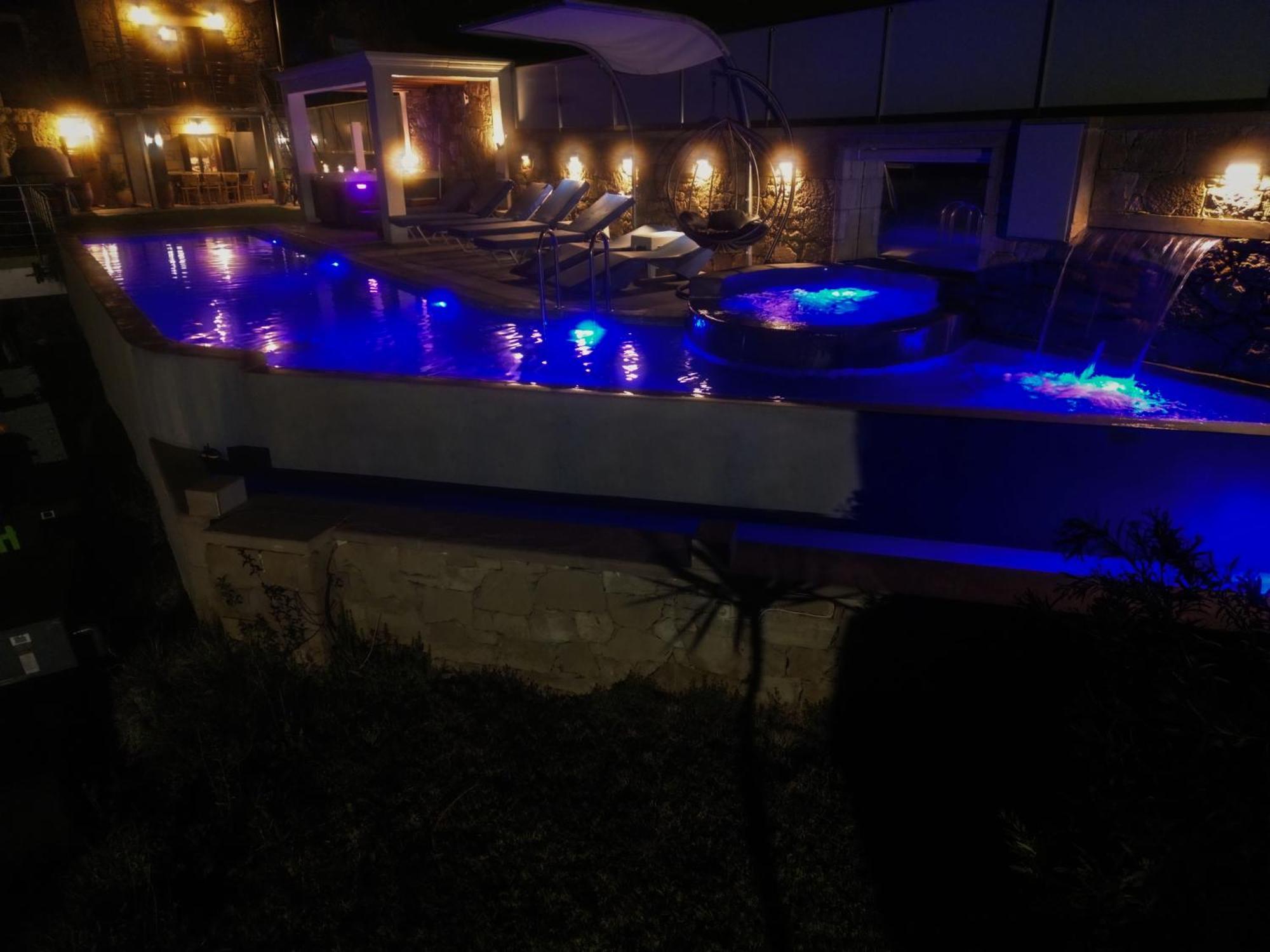 Heated Private Ozone Salt Pool, Jacuzzi, Cinema Inside & Outside, Ping Pong, Billiard, Ps5, Playground, Giant Chess, Giant Monopoly, Table Football, 3X Surround Sound - Villa Rokka Luxe Kíssamos Exterior foto