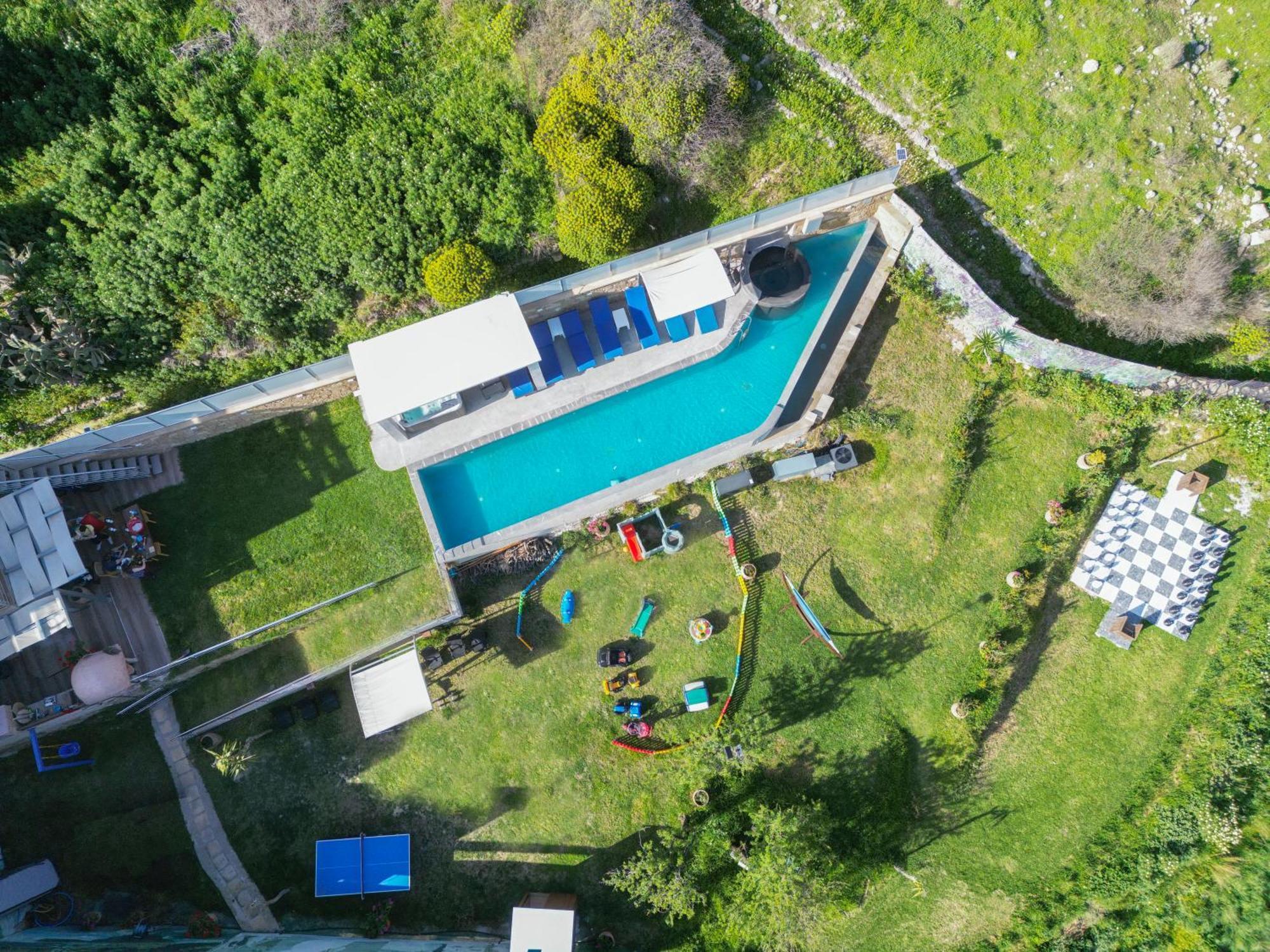 Heated Private Ozone Salt Pool, Jacuzzi, Cinema Inside & Outside, Ping Pong, Billiard, Ps5, Playground, Giant Chess, Giant Monopoly, Table Football, 3X Surround Sound - Villa Rokka Luxe Kíssamos Exterior foto