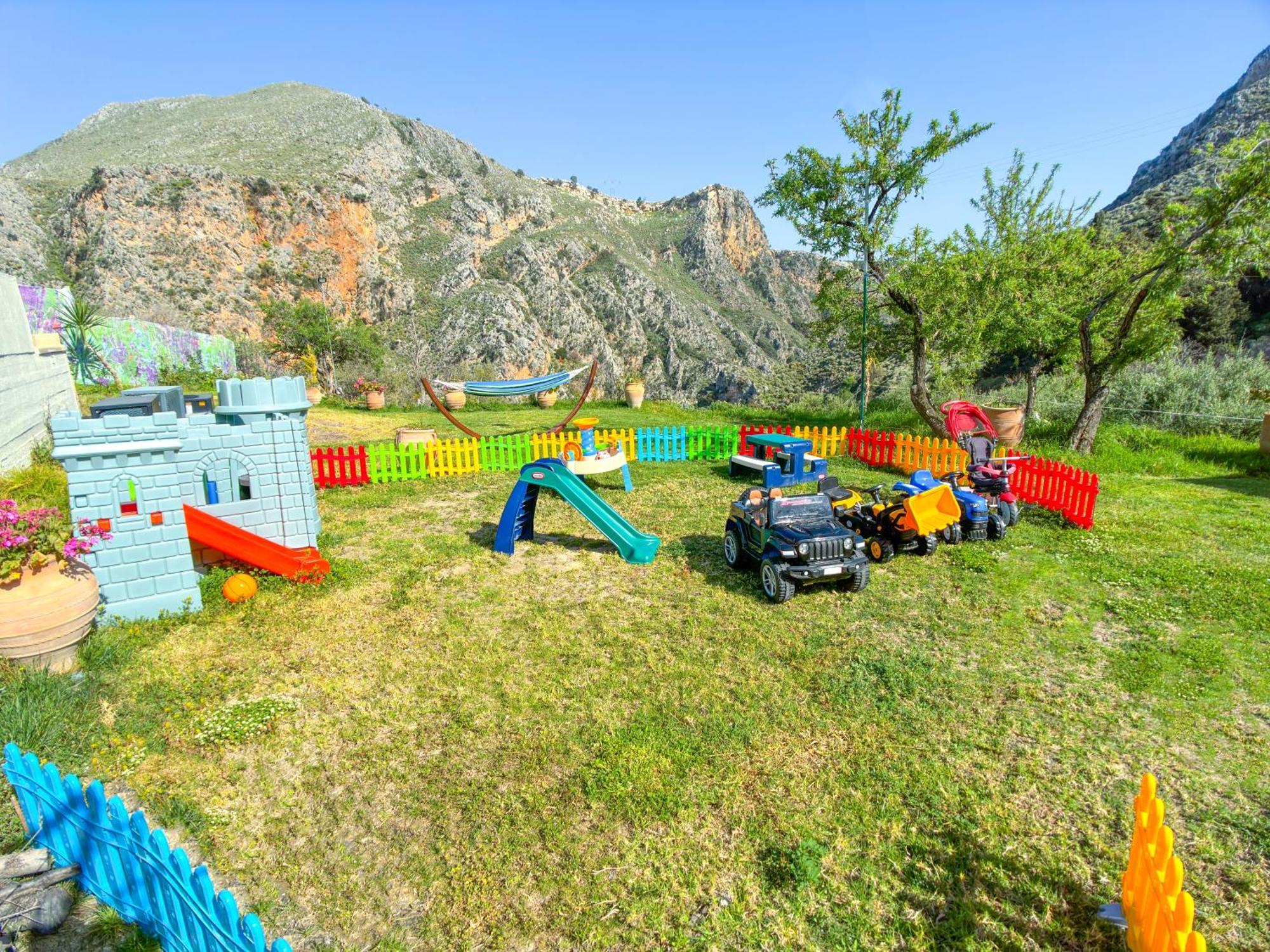 Heated Private Ozone Salt Pool, Jacuzzi, Cinema Inside & Outside, Ping Pong, Billiard, Ps5, Playground, Giant Chess, Giant Monopoly, Table Football, 3X Surround Sound - Villa Rokka Luxe Kíssamos Exterior foto