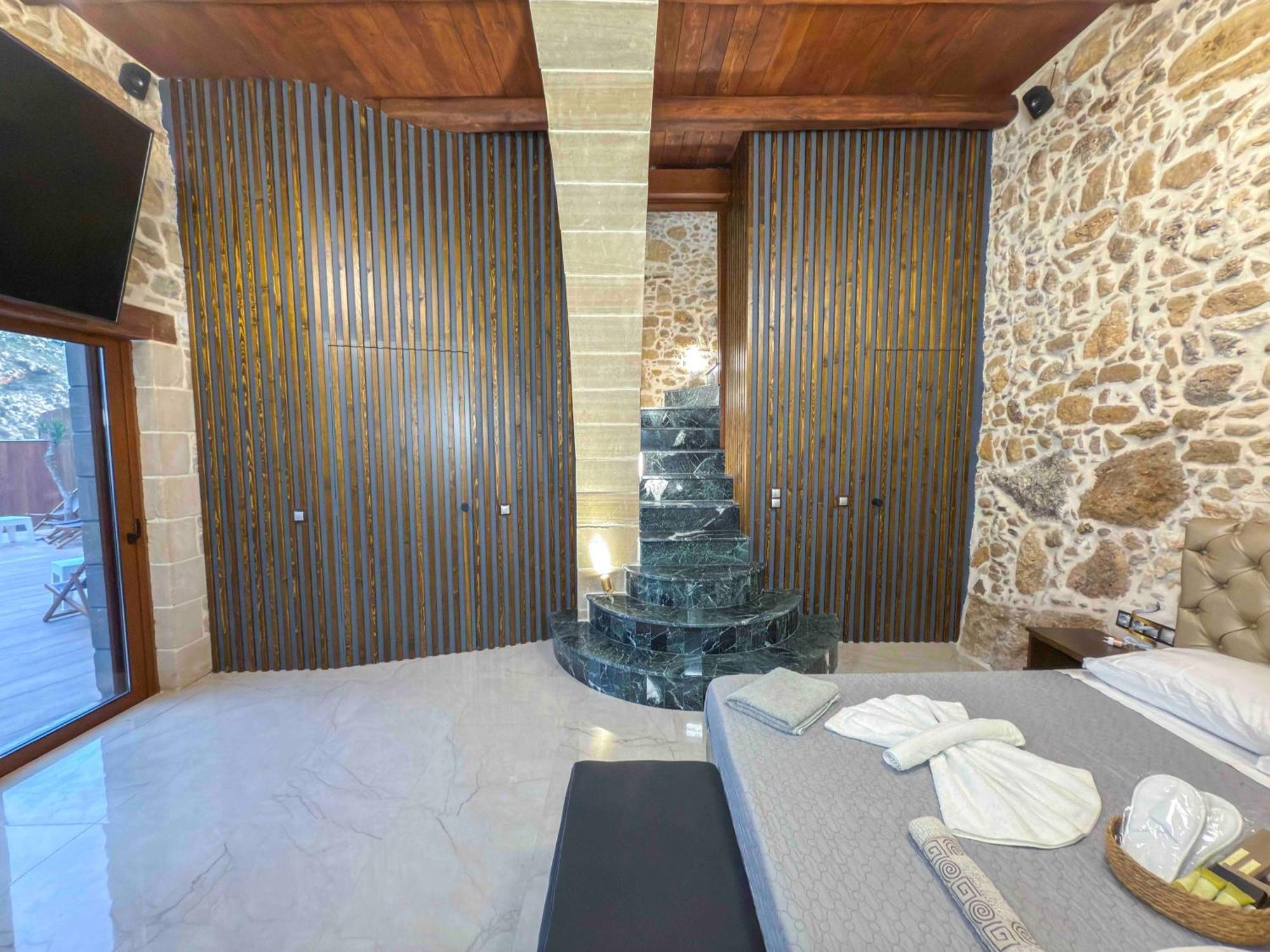 Heated Private Ozone Salt Pool, Jacuzzi, Cinema Inside & Outside, Ping Pong, Billiard, Ps5, Playground, Giant Chess, Giant Monopoly, Table Football, 3X Surround Sound - Villa Rokka Luxe Kíssamos Exterior foto